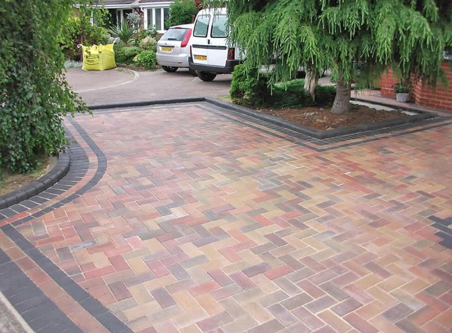 Large red block paved driveway with soldier course border in Hampshire