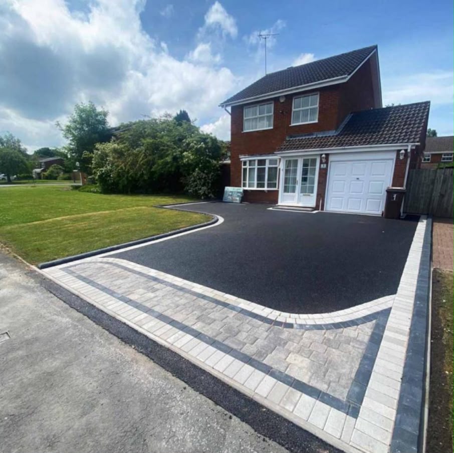 Block paving edging and border detail alongside a driveway